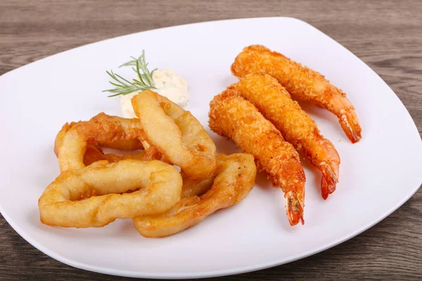 Calamares y camarones Tempura — Foto de Stock