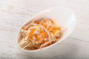 Çiğ lahana turşusu