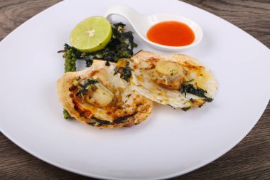 Ispanak ile pişmiş tarak