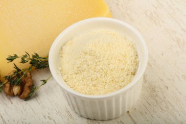 Parmesan peyniri rendesi