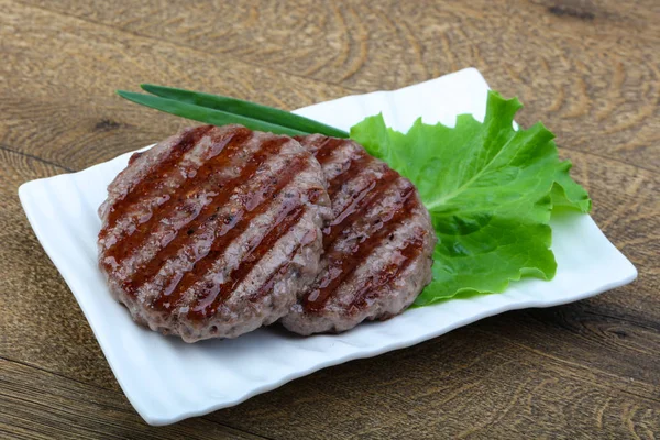 Gegrillte Burger-Schnitzel — Stockfoto