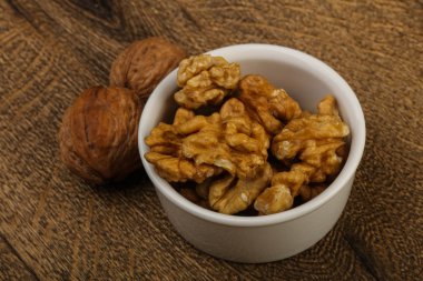 Kabın içinde açık ceviz