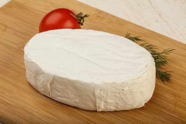 Leckerer Camembert-Käse — Stockfoto