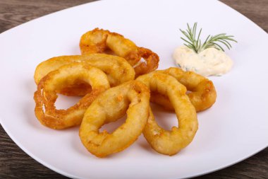 Sıcak kalamar Tempura