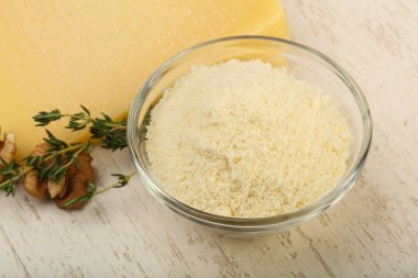 Parmesan peyniri rendesi