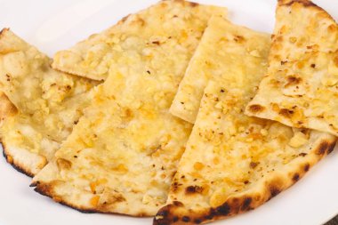 naan peynir ve sarımsak ile