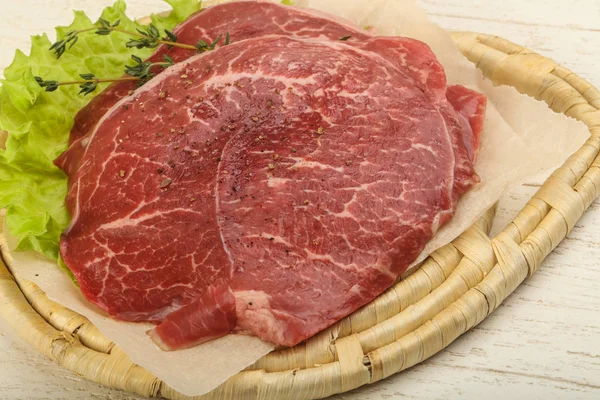 生牛肉炸肉排 — 图库照片