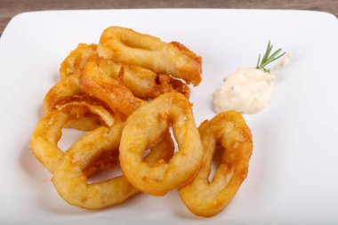 Sıcak kalamar Tempura