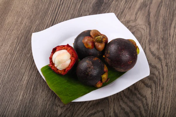 Známé tropické ovoce mangostanu — Stock fotografie
