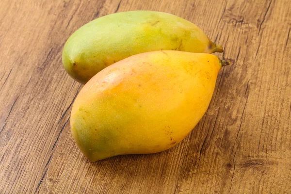 Sweet mangoes fruit — Stock Photo, Image