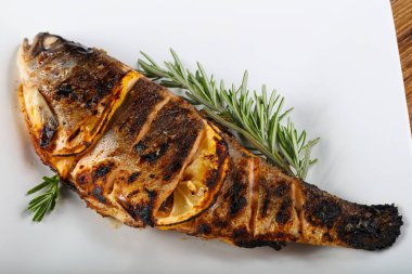 Sıcak Izgara Alabalık