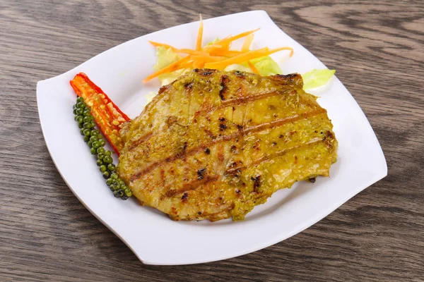 Grilled meat with green curry — Stock Photo, Image