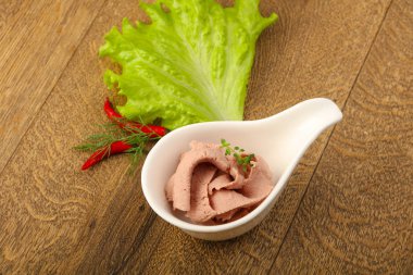 Kabın içinde karaciğer pasta