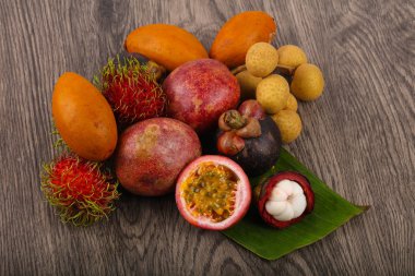 Tropikal meyve karışımı