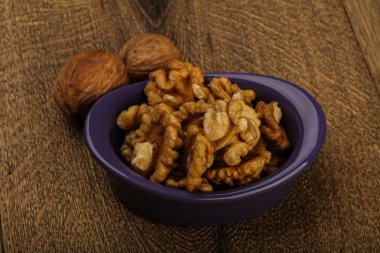 Kabın içinde açık ceviz