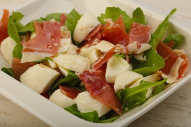 Salata ile proscuitto, mozzarella