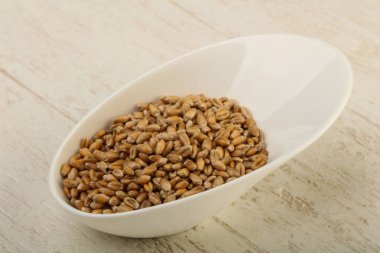 Kabın içinde buğday taneleri