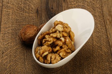 Kabın içinde açık ceviz