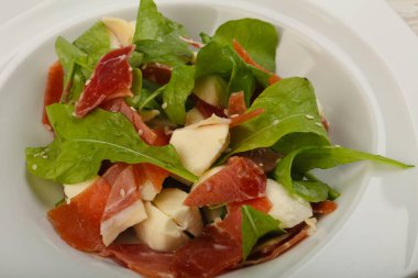 Salata ile proscuitto, mozzarella