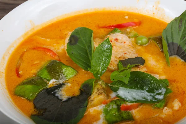 Baharatlı kırmızı köri