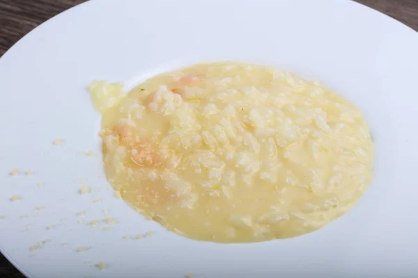 Smakelijke Risotto met garnalen — Stockfoto