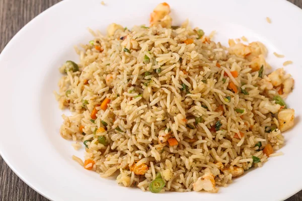 Karides ile kızarmış pirinç