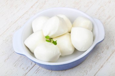 Kabın içinde Mozzarella peyniri