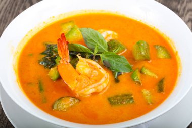 Karides ile baharatlı köri