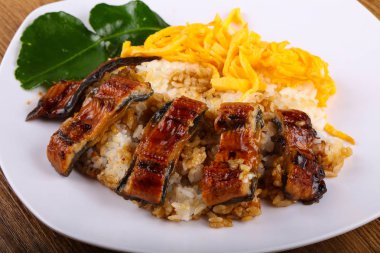 Unaju - yılan balığı pirinç