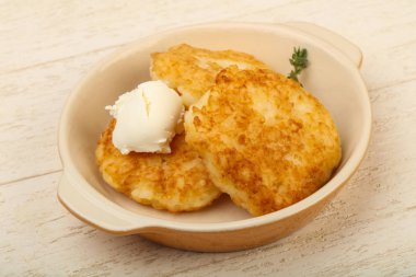 Pirinç göğsü krema sos ile