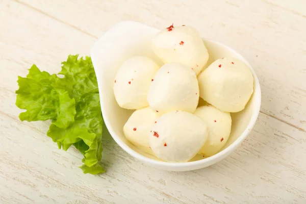 Mozzarella kulki w misce — Zdjęcie stockowe