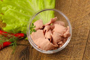 Kabın içinde karaciğer pasta