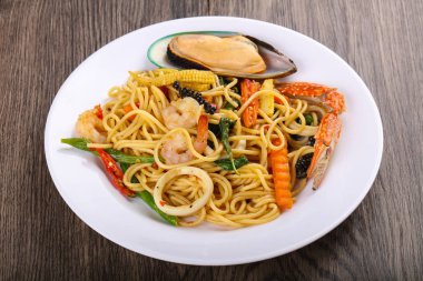 Deniz mahsulleri spagetti ile midye