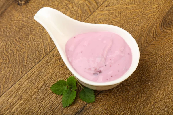 Effective Yoghurt with blueberries — Stock Photo, Image