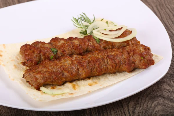Kebab grelhado suculento — Fotografia de Stock
