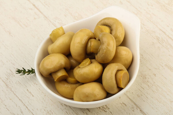 Marinated champignons in the bowl