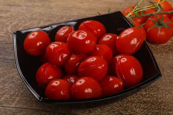 Eingelegte Kirschtomaten — Stockfoto