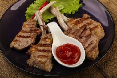 Domates soslu ızgara kuzu