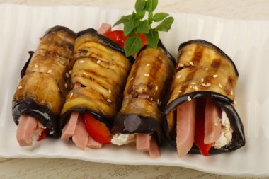 Jambon ile doldurulmuş patlıcan