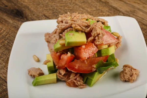 Tuna and avocado salad — Stock Photo, Image