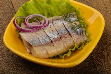 Dilimlenmiş ringa balığı filetosu