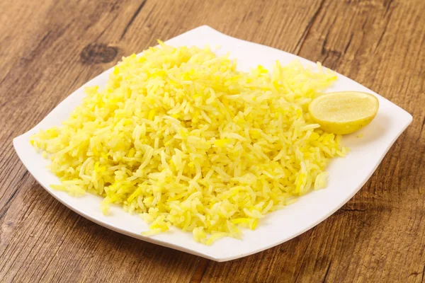Žlutá rýže s limetkou — Stock fotografie