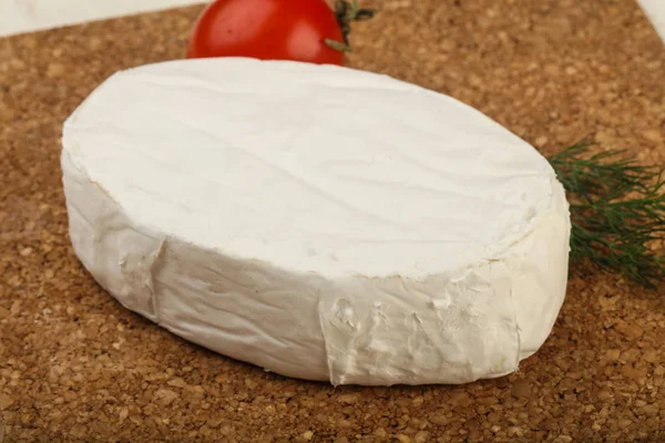 Smakelijke Camembert kaas — Stockfoto