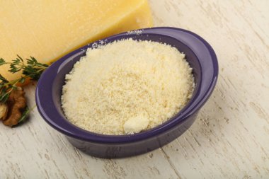 Parmesan peyniri rendesi