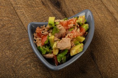 Ton balığı ve Avokado salatası
