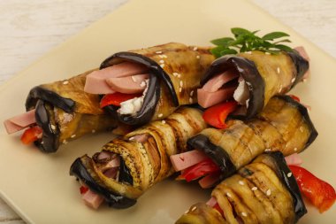 Jambon ile doldurulmuş patlıcan