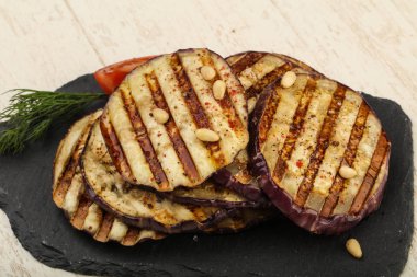 Yağ ile ızgara patlıcan