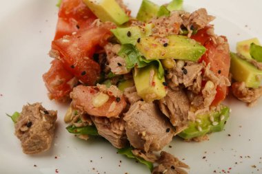 Ton balığı ve Avokado salatası