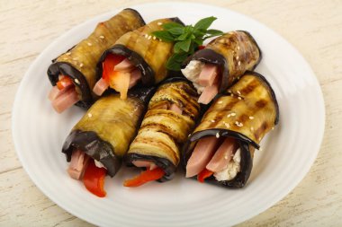 Jambon ile doldurulmuş patlıcan