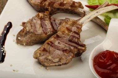 Lezzetli ızgara kuzu